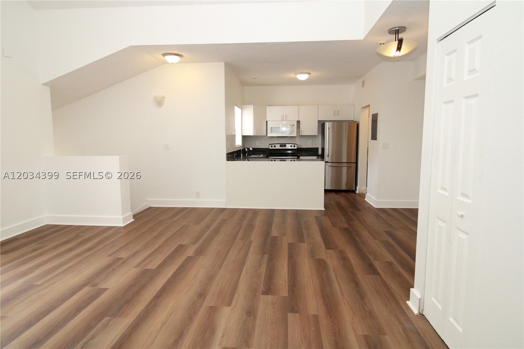 PEPPERTREE ON THE PARK CO - Residential Lease