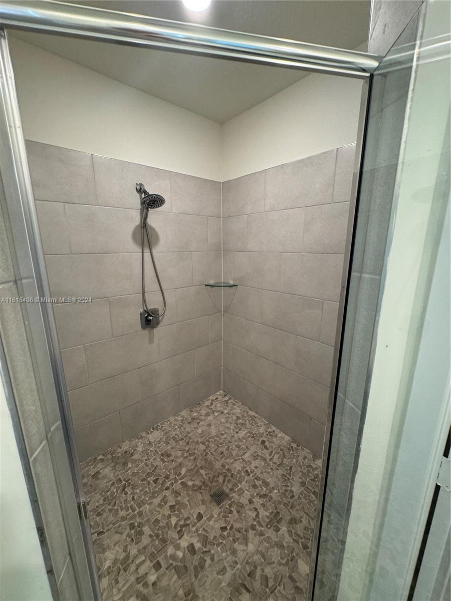 DOWNTOWN DORAL SOUTH PHAS - Residential Lease