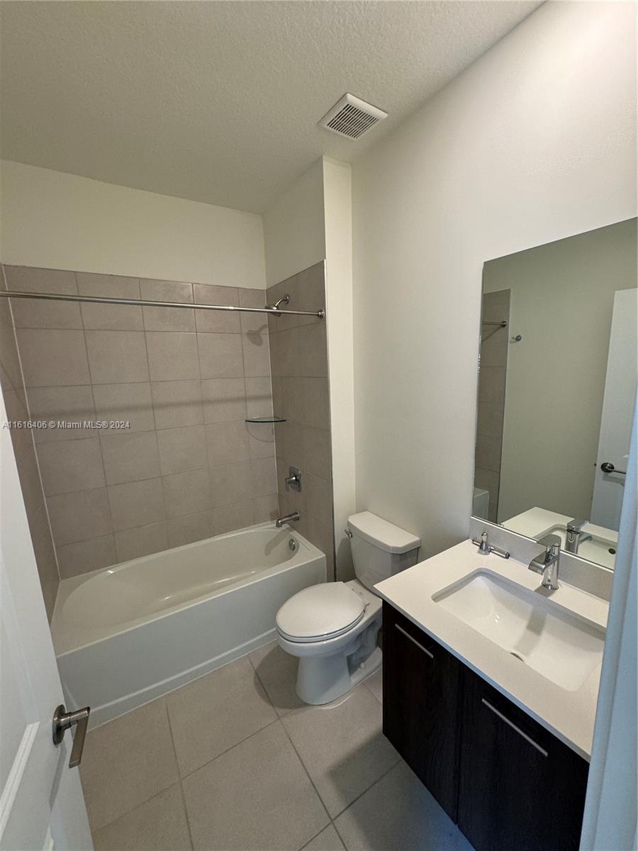 DOWNTOWN DORAL SOUTH PHAS - Residential Lease