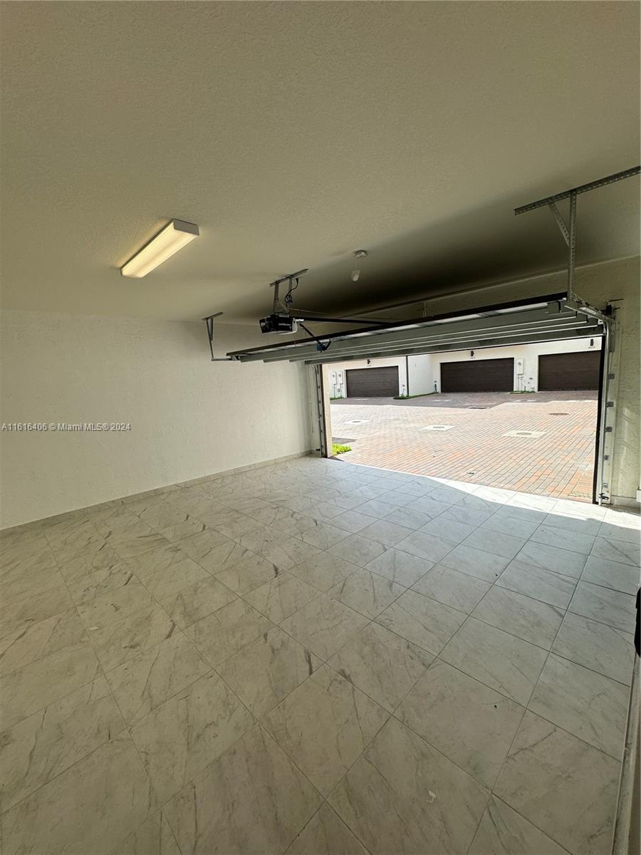 DOWNTOWN DORAL SOUTH PHAS - Residential Lease
