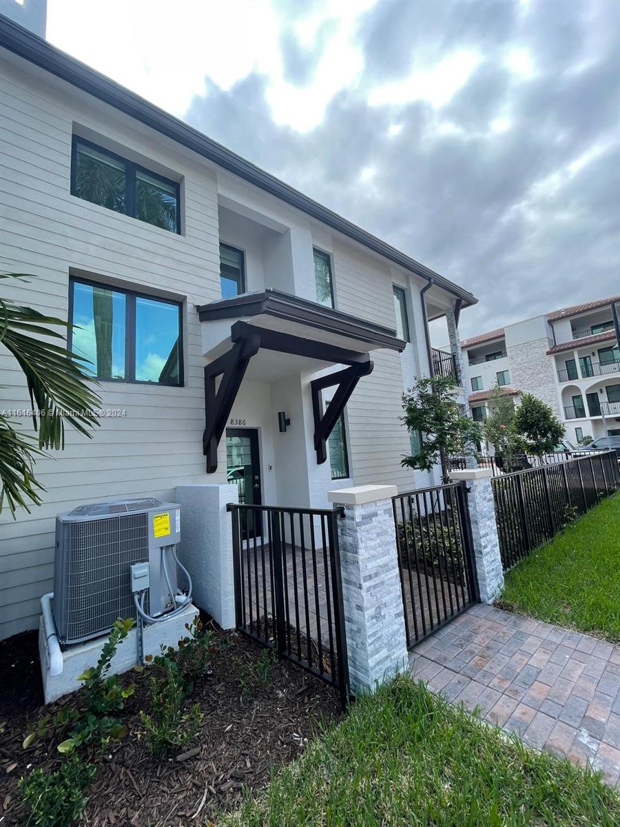 Discover this stunning corner townhouse with 3 bedrooms and 3.5 bathrooms in the heart of Downtown Doral. complete with all the luxuries the townhouse and community have to offer. The amenities are exceptional, including a fully equipped two-story gym, an indoor running track, a basketball court, and more. The community is just steps away from Downtown Doral, where residents can indulge in chic boutiques, trendy restaurants, and top-rated schools. This is a must-see! It won’t last long!
