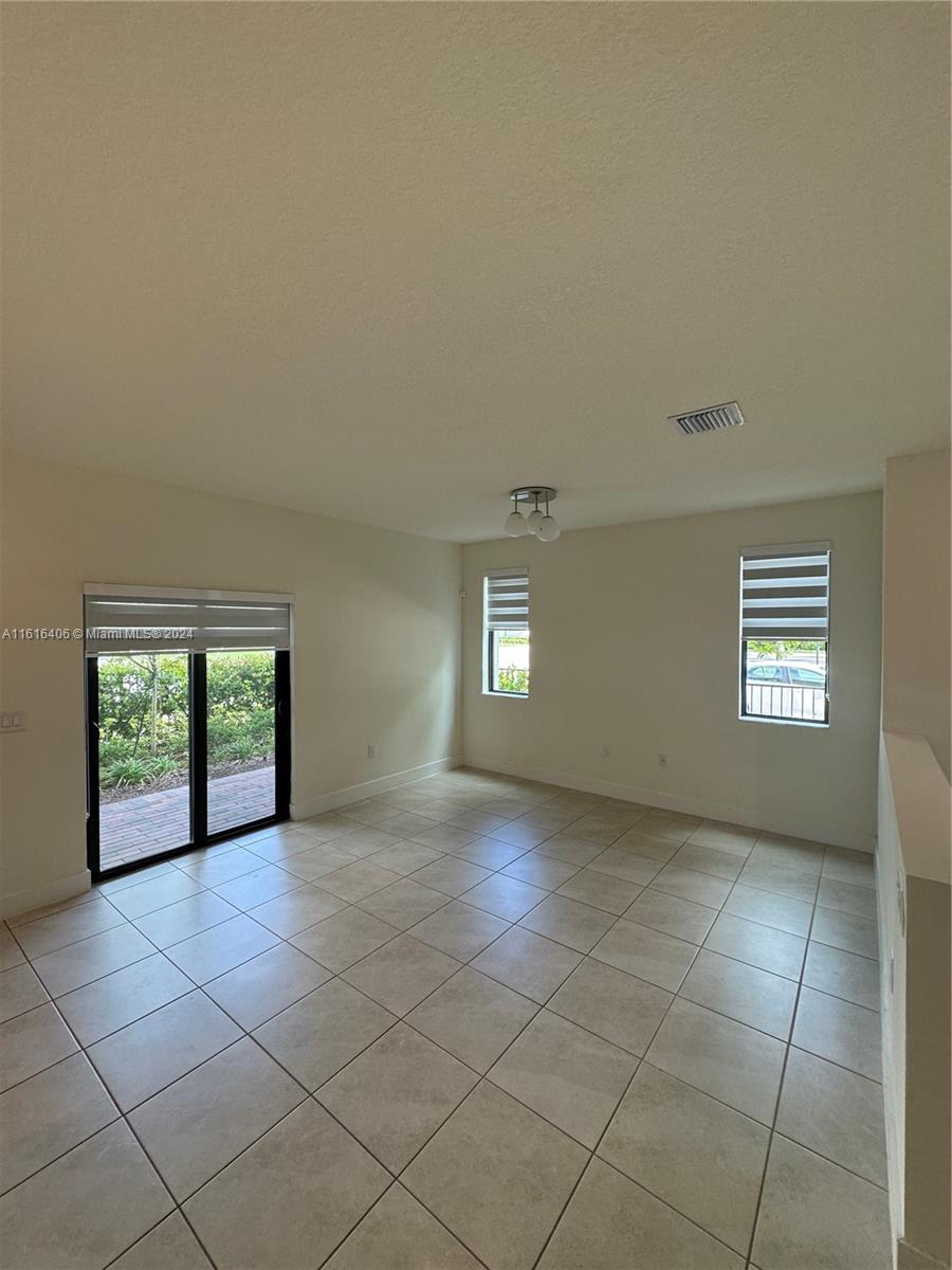 DOWNTOWN DORAL SOUTH PHAS - Residential Lease