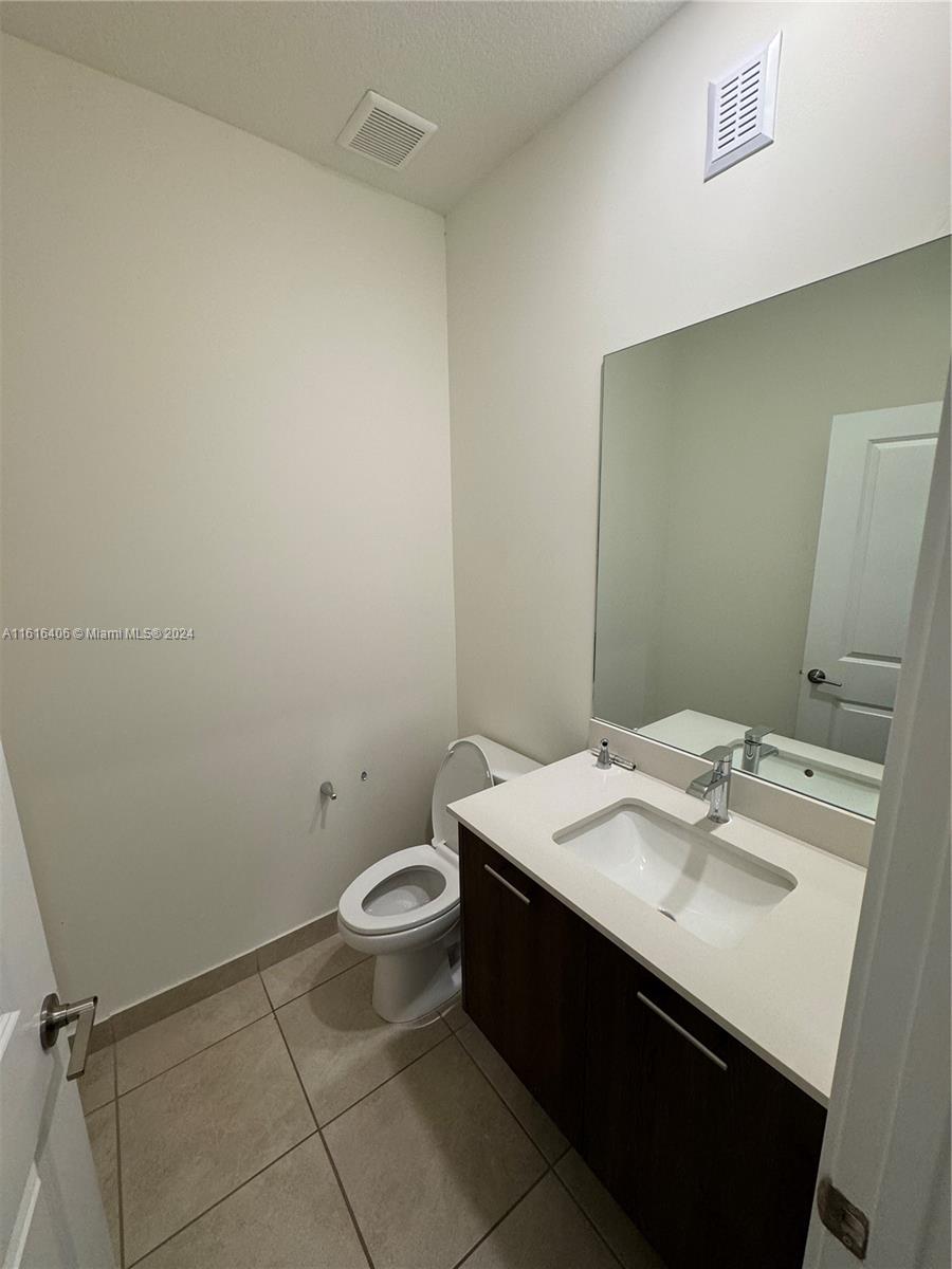 DOWNTOWN DORAL SOUTH PHAS - Residential Lease