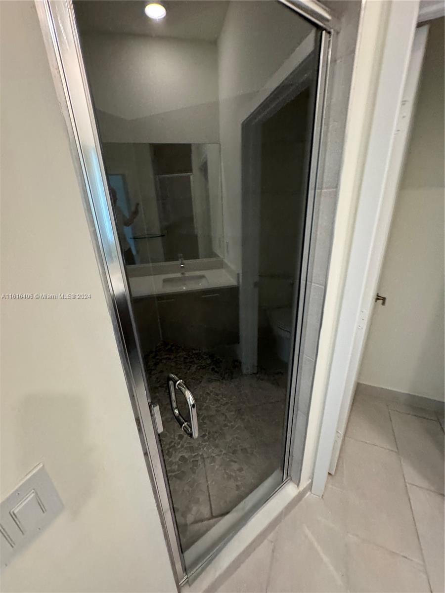 DOWNTOWN DORAL SOUTH PHAS - Residential Lease