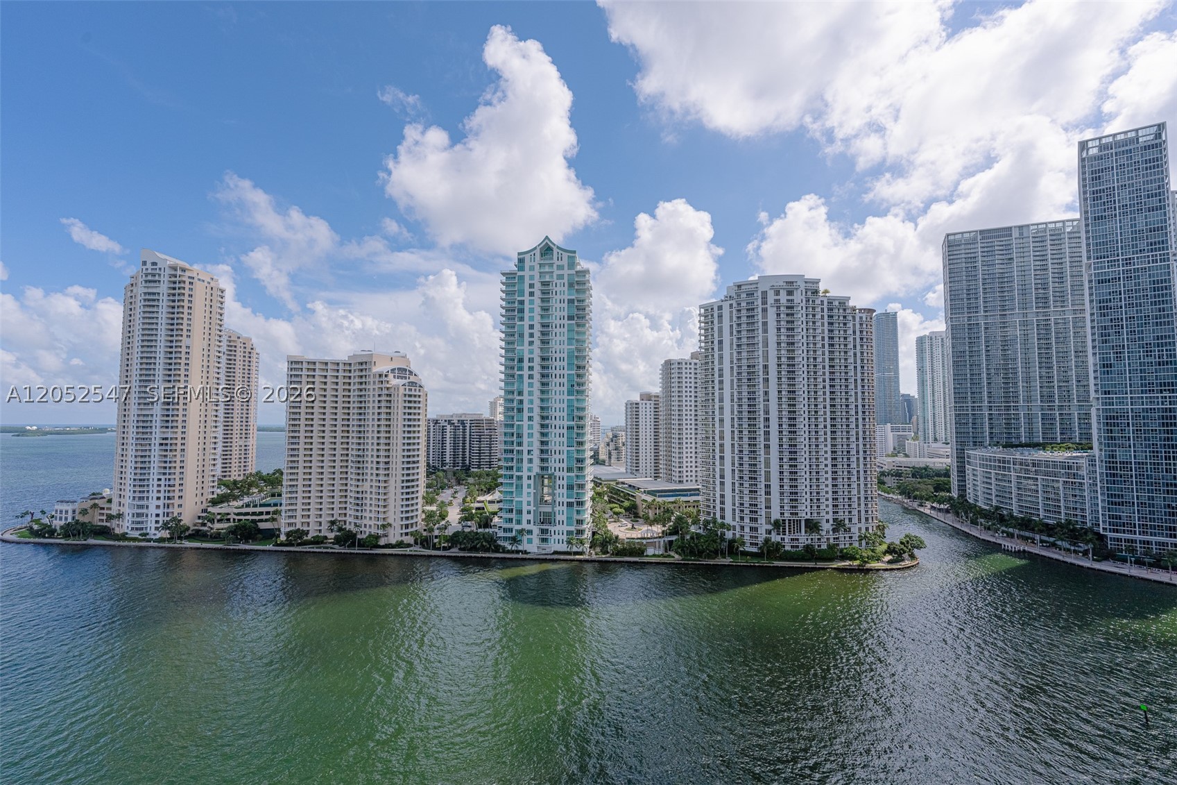 Beautiful 2 bedrooms 2 baths furnished split plan condo overlooking Biscayne Bay and Miami River. Condo has with
Italian kitchen cabinets and stainless steel appliances and marble countertop bath. Bldg amenities includes: 2
swimming pools, Jacuzzi, 2 Fitness Centers, 2 Party Rooms, Conference Room, Convenience Store, and 24 Hours
Valet, Concierge, and Security. Centrally located within minutes to SoBe, Grove, Gables, Design District and
Airport.