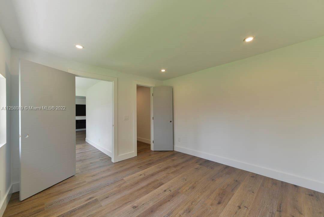 IMPERIAL POINT 1 SEC - Residential