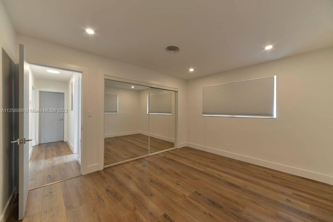 IMPERIAL POINT 1 SEC - Residential