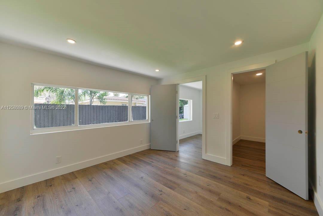IMPERIAL POINT 1 SEC - Residential