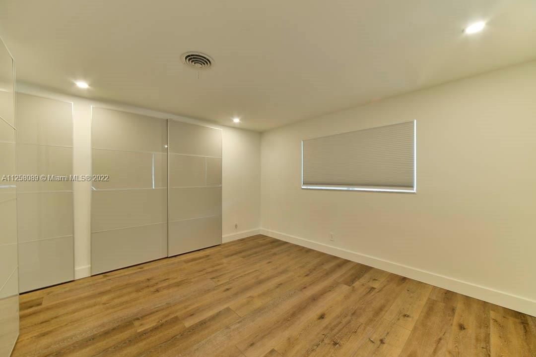 IMPERIAL POINT 1 SEC - Residential
