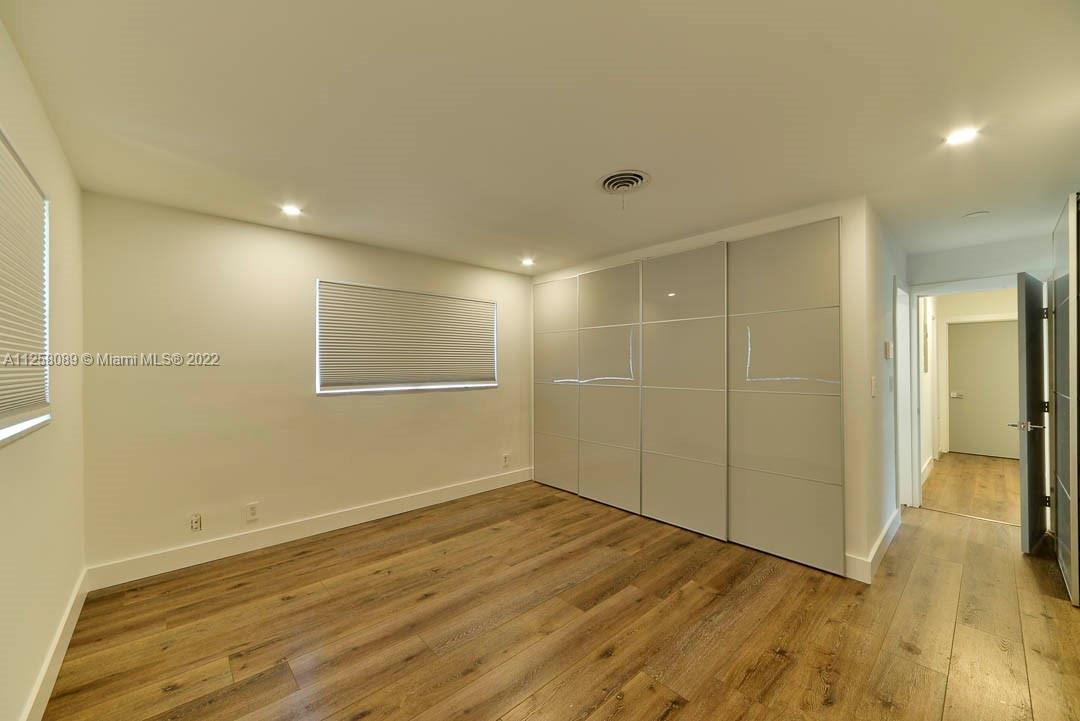 IMPERIAL POINT 1 SEC - Residential