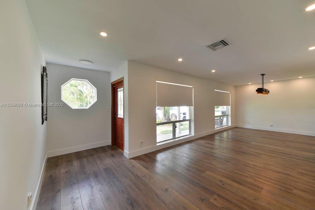 IMPERIAL POINT 1 SEC - Residential