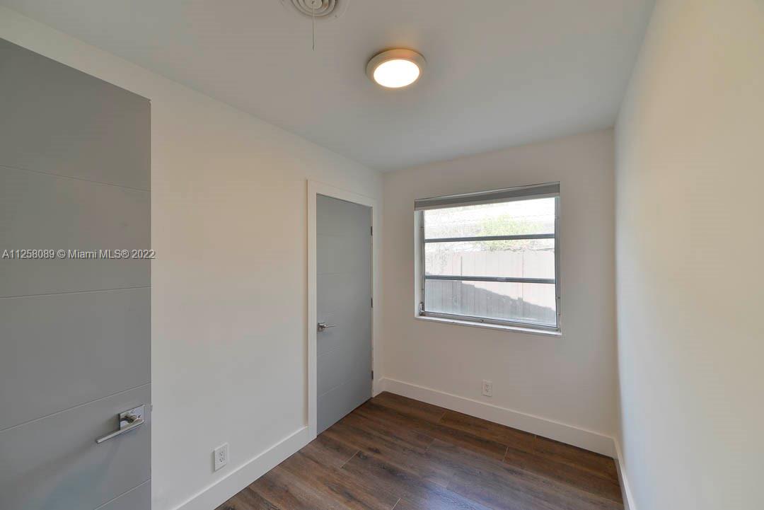 IMPERIAL POINT 1 SEC - Residential