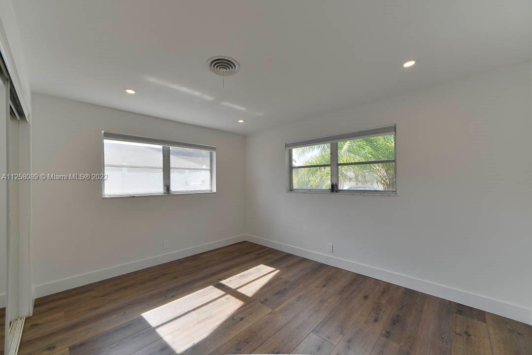IMPERIAL POINT 1 SEC - Residential