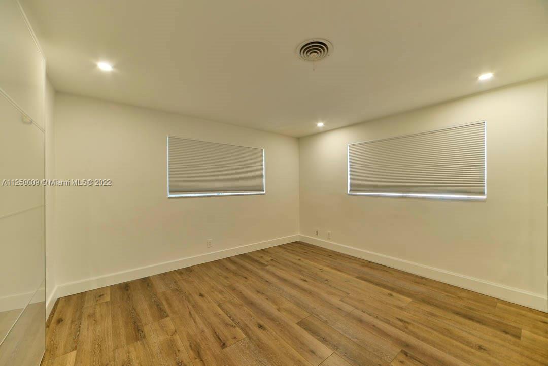 IMPERIAL POINT 1 SEC - Residential