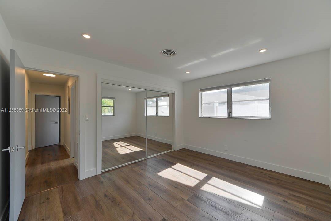 IMPERIAL POINT 1 SEC - Residential