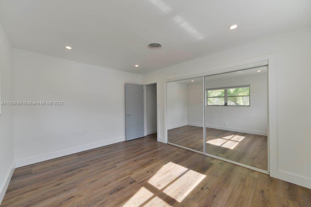 IMPERIAL POINT 1 SEC - Residential