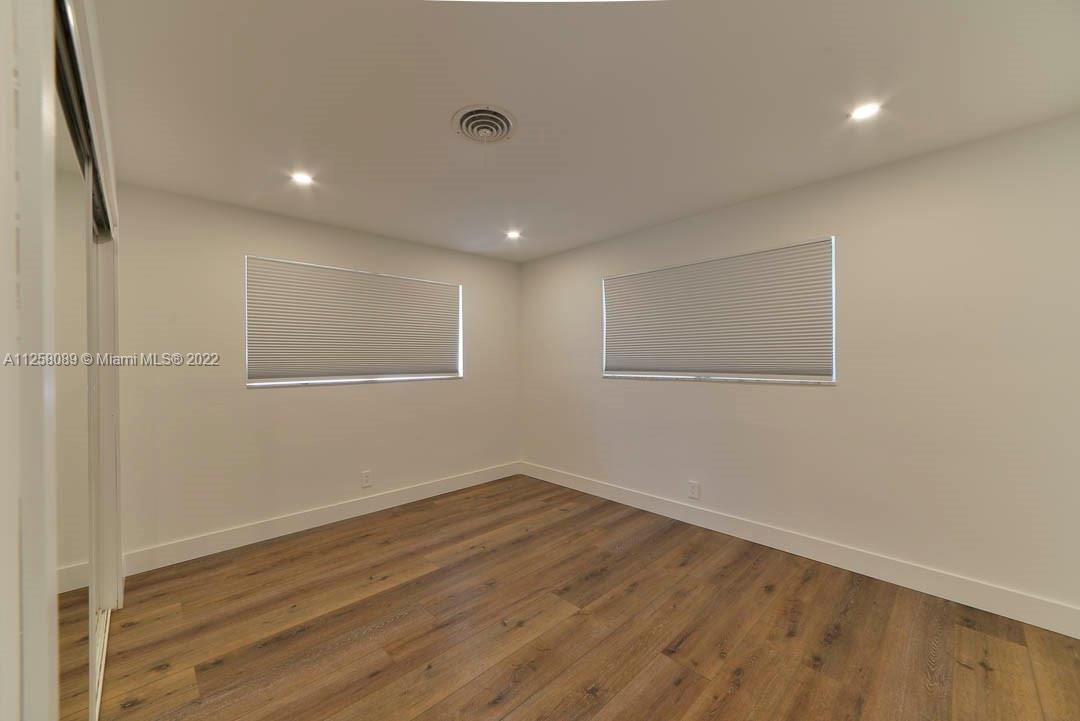 IMPERIAL POINT 1 SEC - Residential