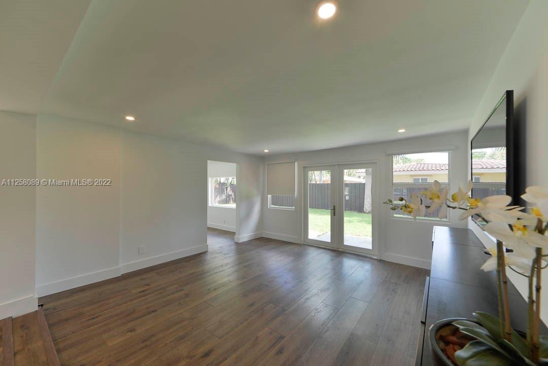 IMPERIAL POINT 1 SEC - Residential