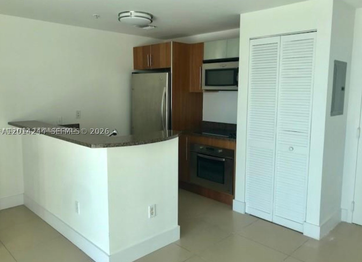 MET 1 CONDO - Residential