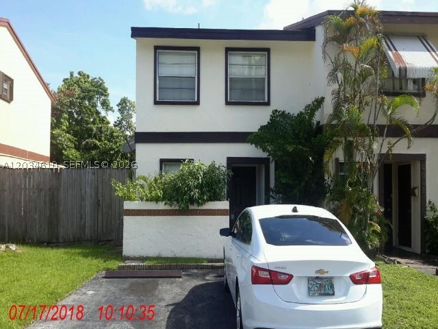 beautiful 2 store townhome great for your family. 3 bedroom and and a half bathroom upgraded kitchen huge back yard lake in the back. Price for a quick sale motivated seller.