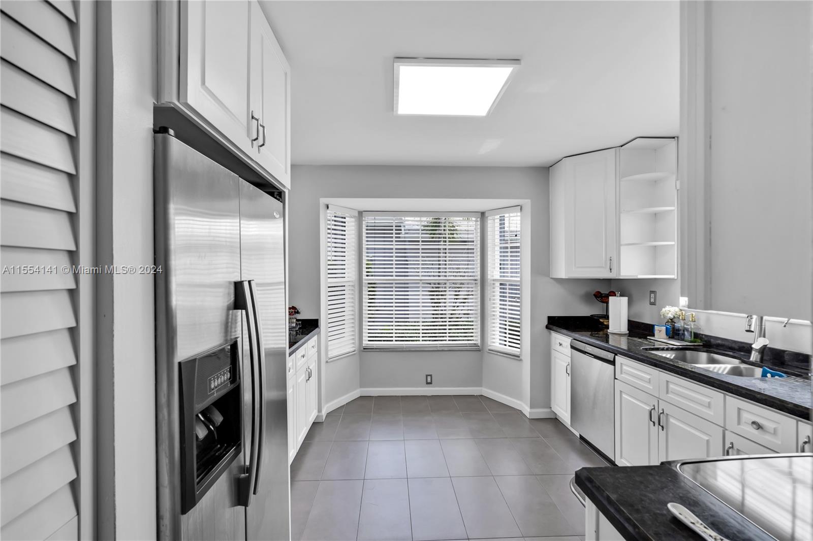 HOLLYWOOD LAKES COUNTRY C - Residential
