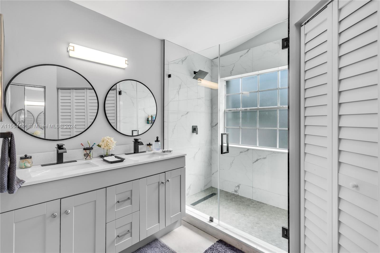 HOLLYWOOD LAKES COUNTRY C - Residential