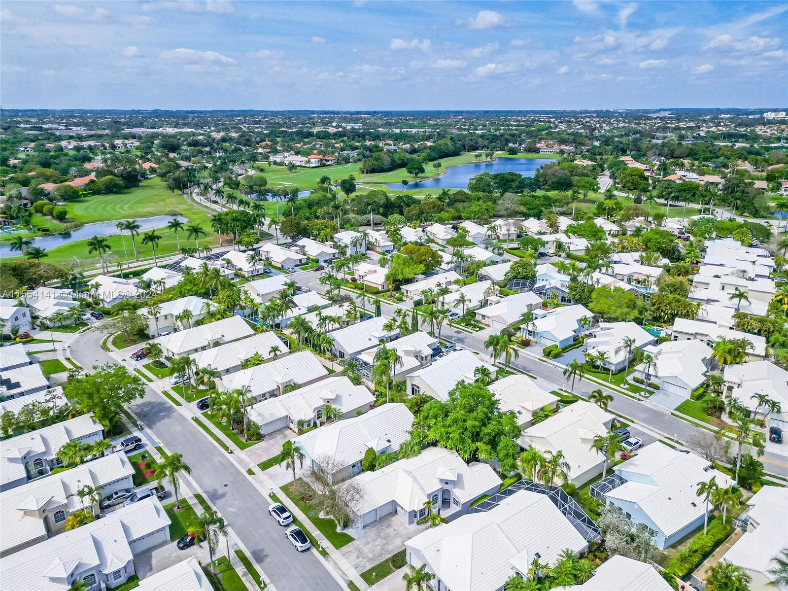 HOLLYWOOD LAKES COUNTRY C - Residential