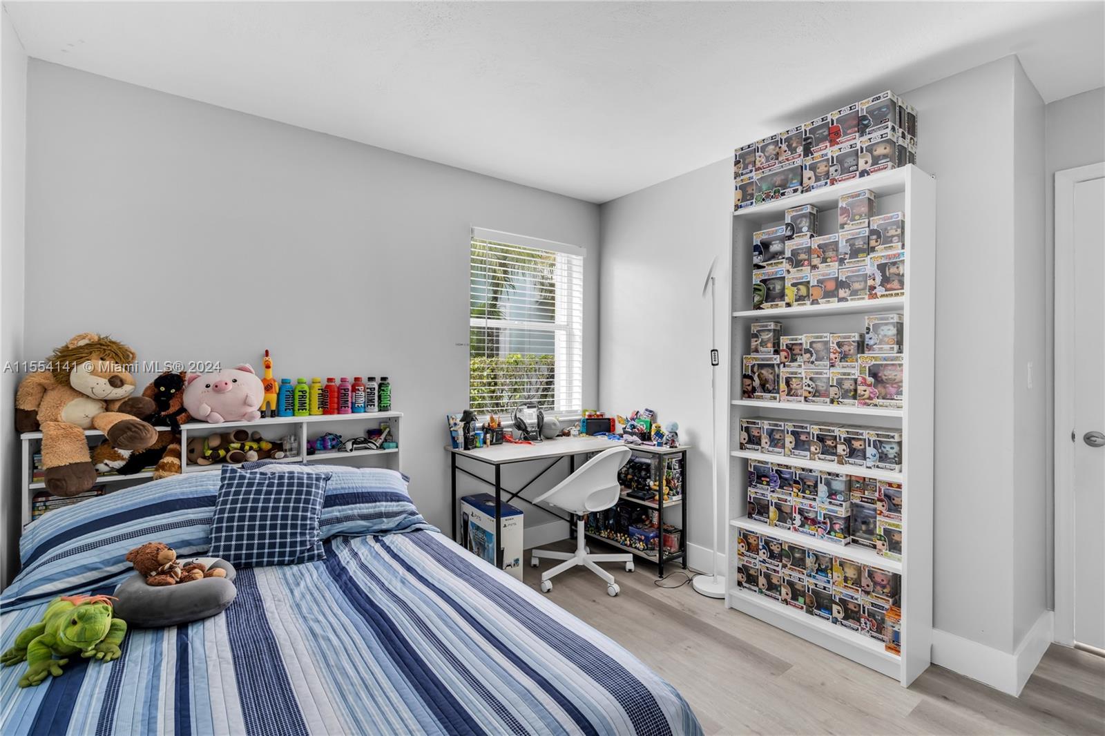 HOLLYWOOD LAKES COUNTRY C - Residential