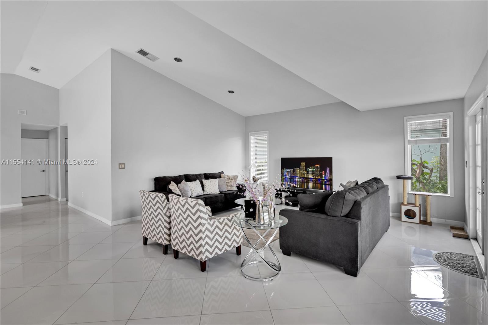 HOLLYWOOD LAKES COUNTRY C - Residential
