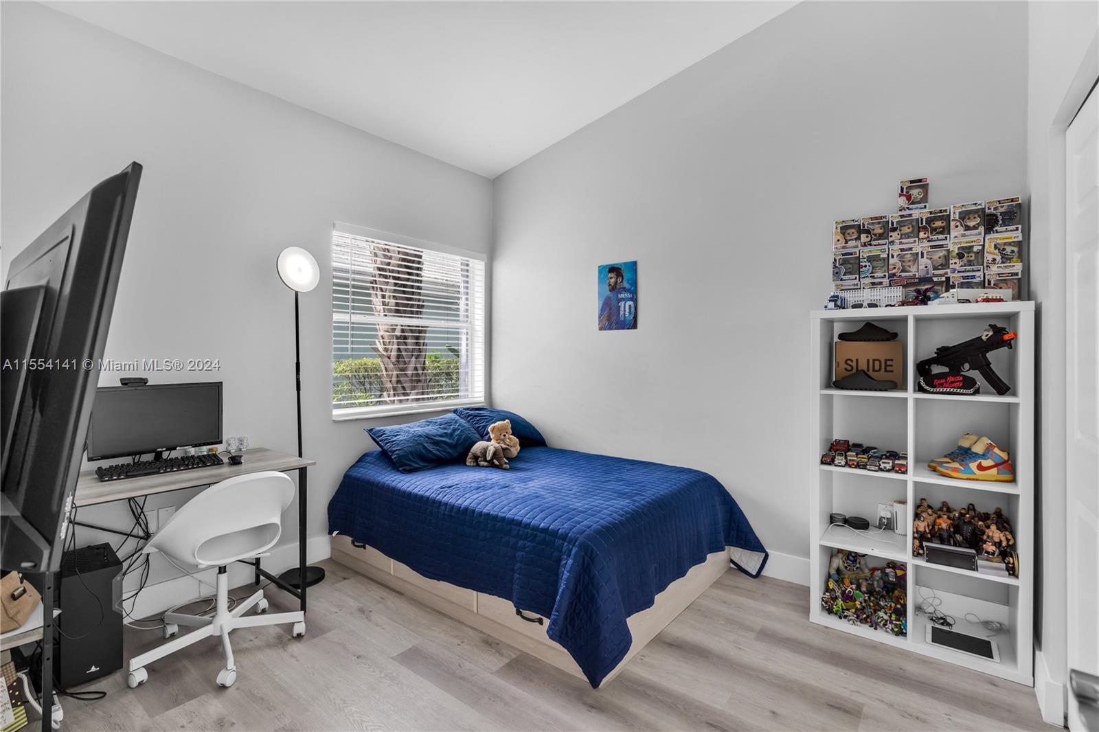 HOLLYWOOD LAKES COUNTRY C - Residential