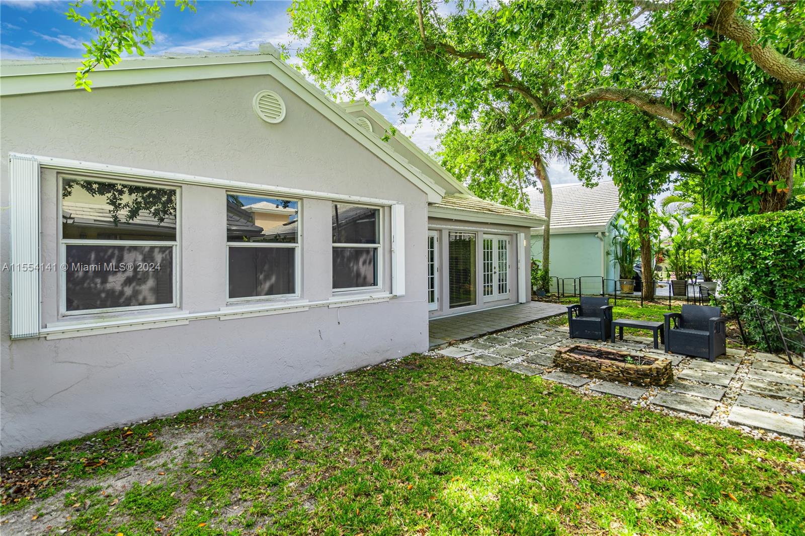 HOLLYWOOD LAKES COUNTRY C - Residential