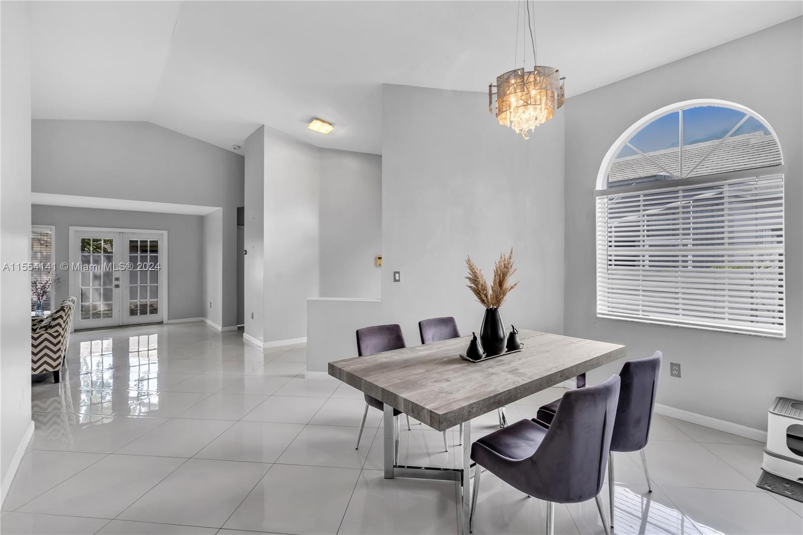 HOLLYWOOD LAKES COUNTRY C - Residential