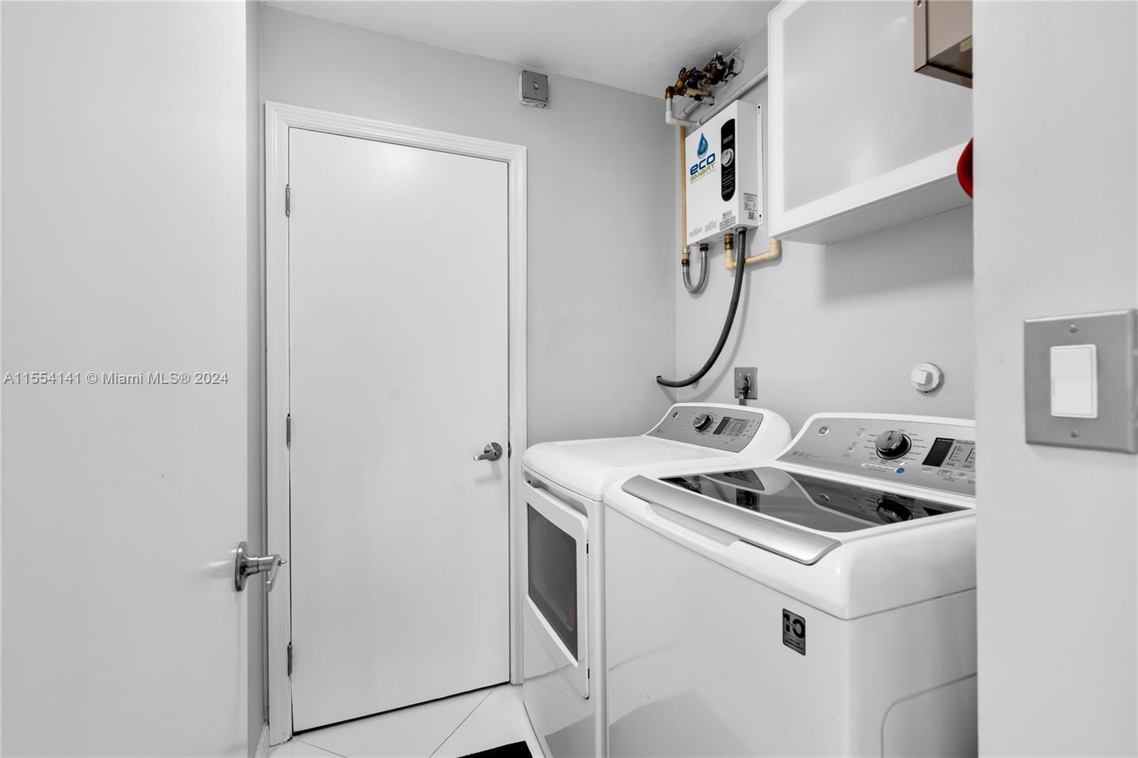 HOLLYWOOD LAKES COUNTRY C - Residential