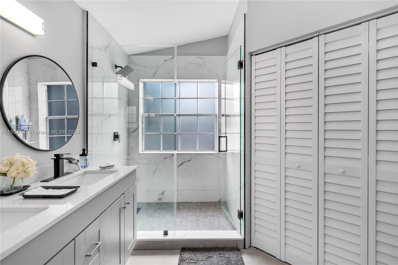 HOLLYWOOD LAKES COUNTRY C - Residential