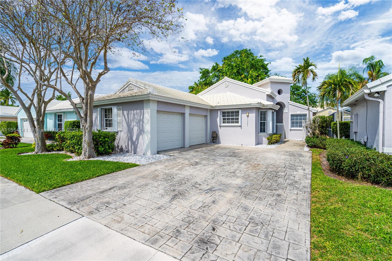 HOLLYWOOD LAKES COUNTRY C - Residential