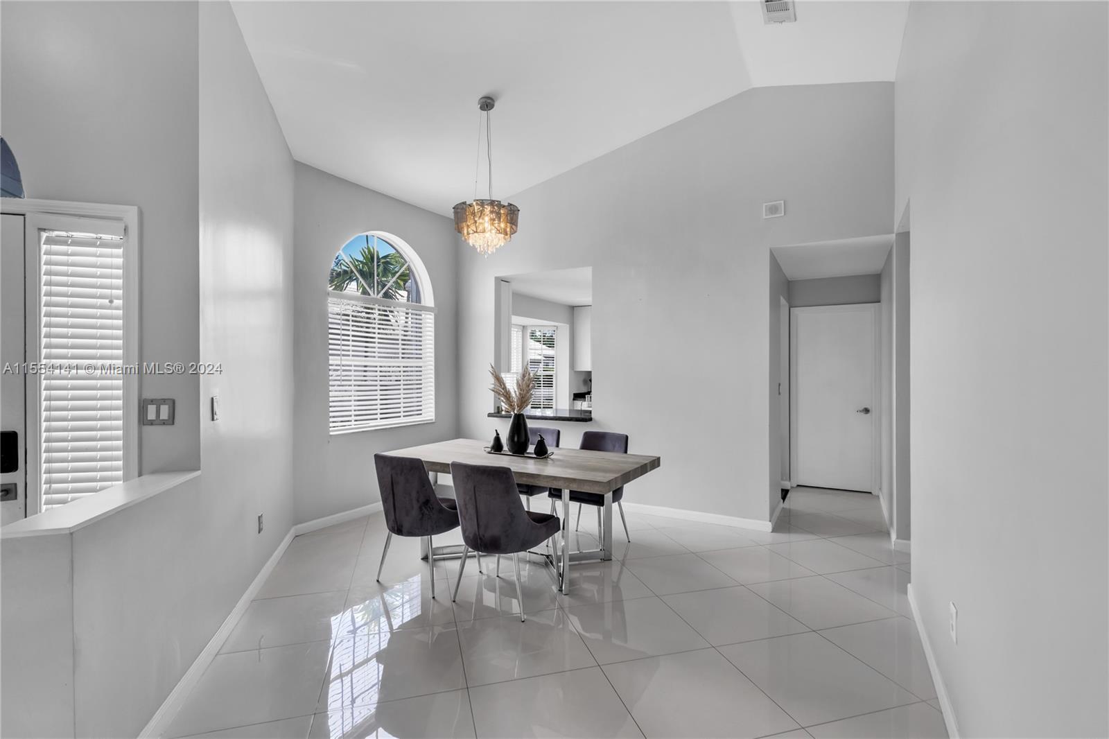 HOLLYWOOD LAKES COUNTRY C - Residential