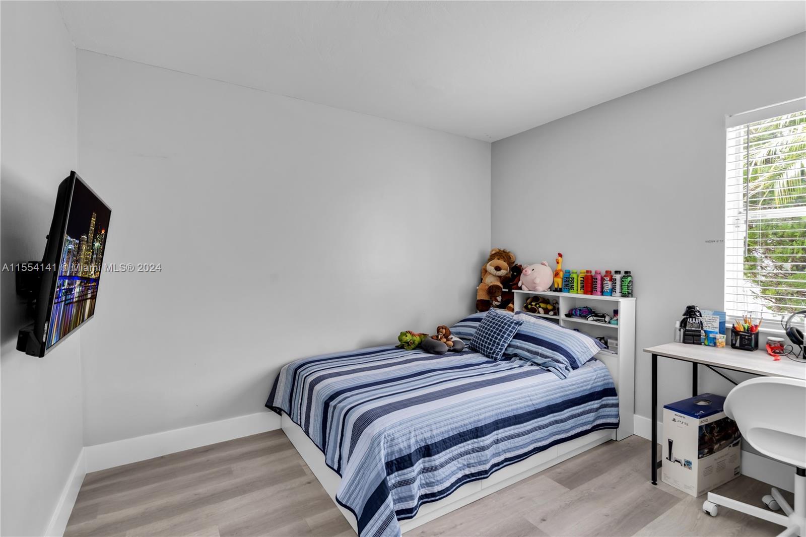 HOLLYWOOD LAKES COUNTRY C - Residential