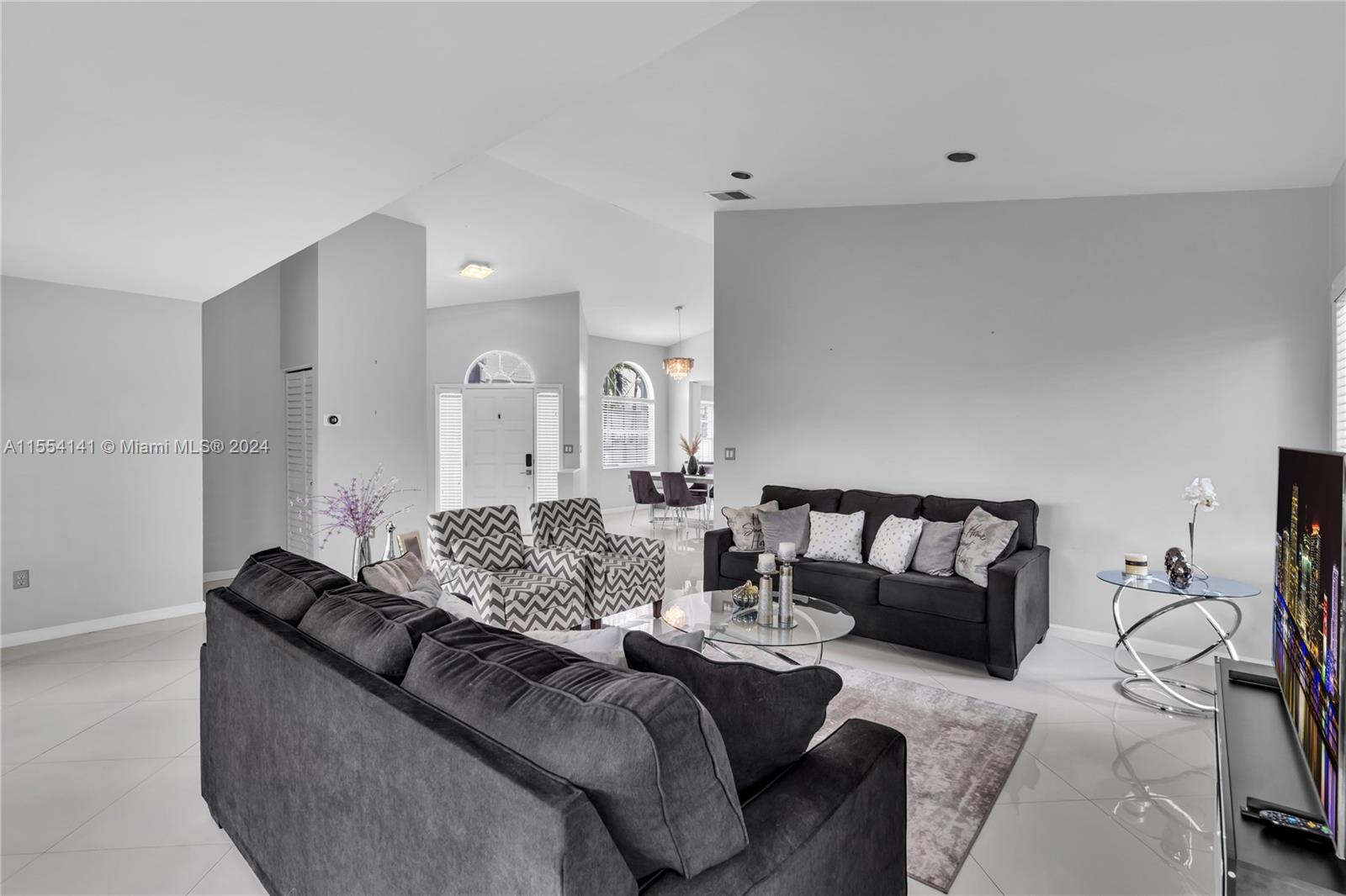 HOLLYWOOD LAKES COUNTRY C - Residential