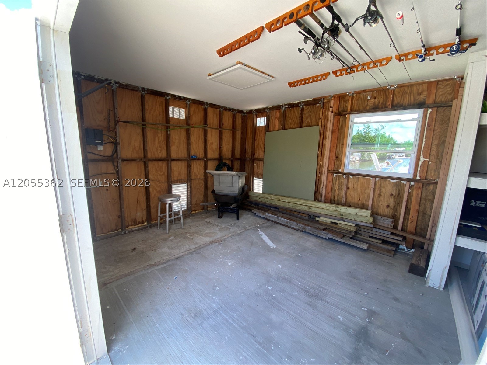 BREEZESWEPT BEACH ESTS - Residential Lease