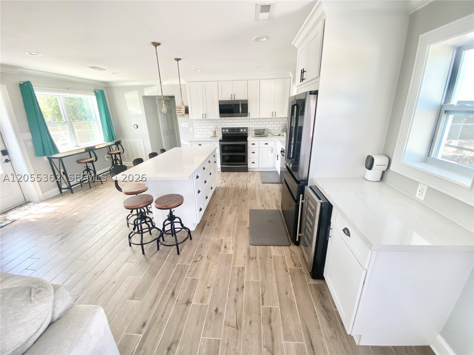 BREEZESWEPT BEACH ESTS - Residential Lease