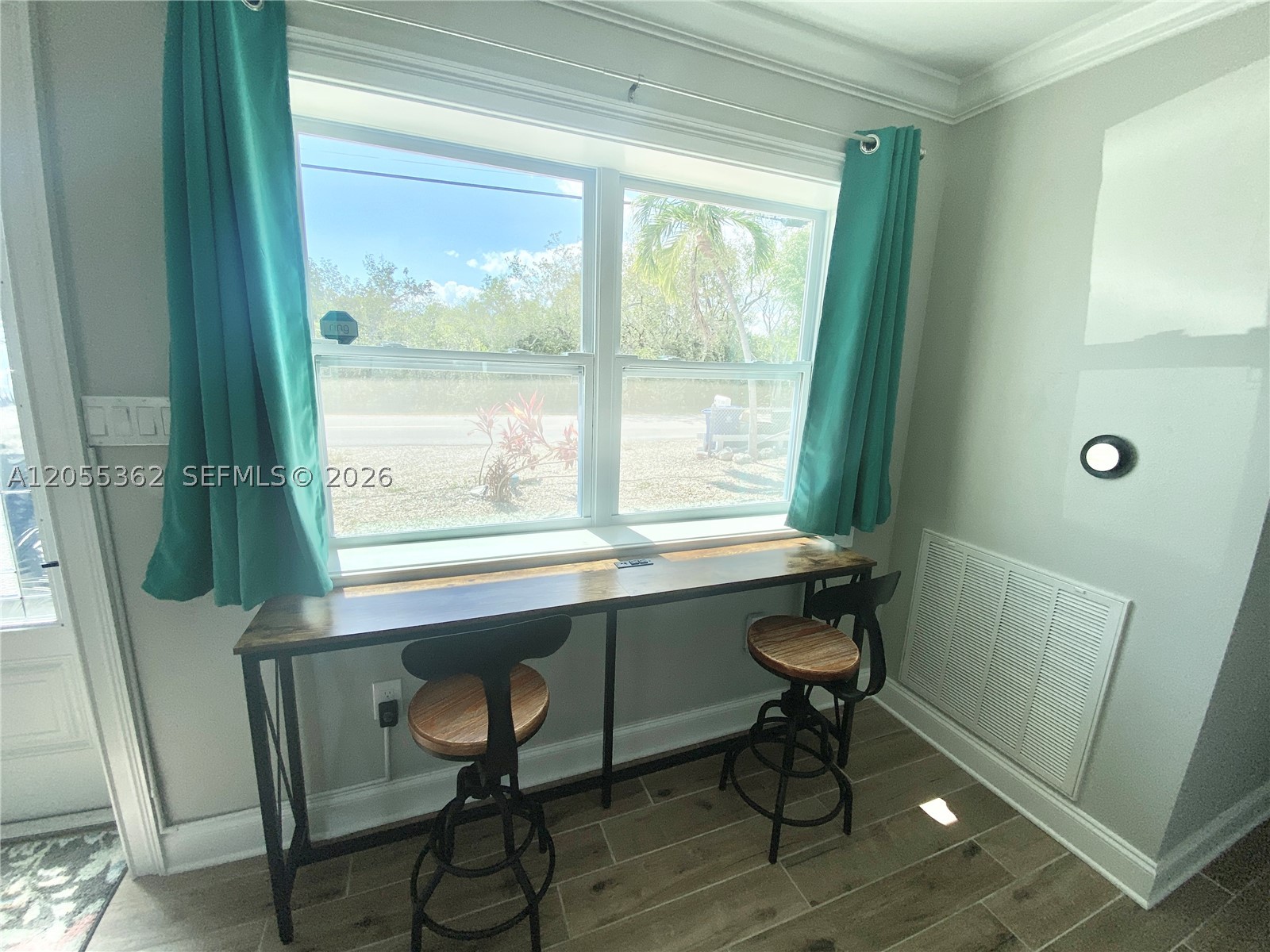 BREEZESWEPT BEACH ESTS - Residential Lease