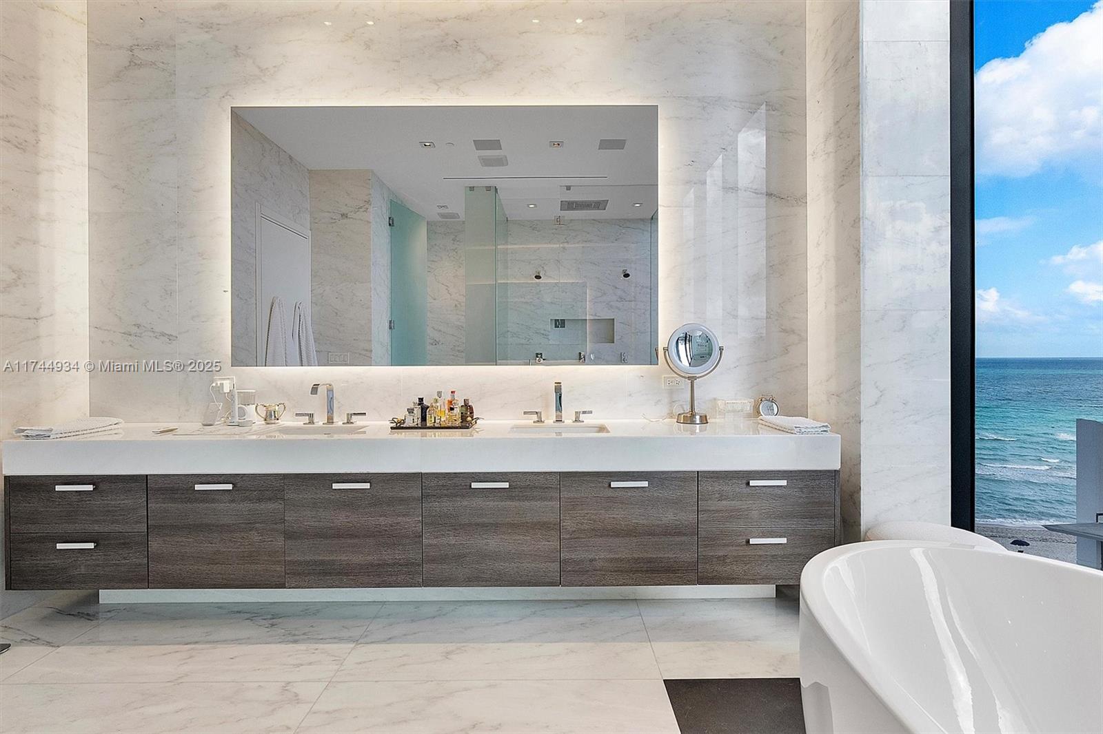 MUSE CONDO - Residential