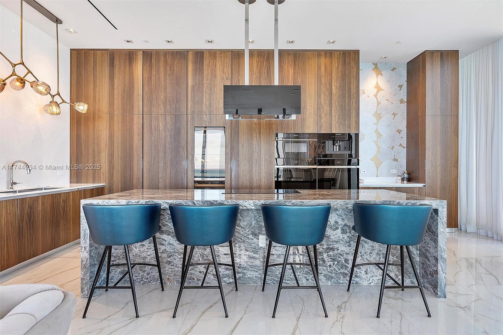 MUSE CONDO - Residential