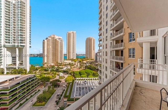 COURVOISIER COURTS CONDO - Residential Lease