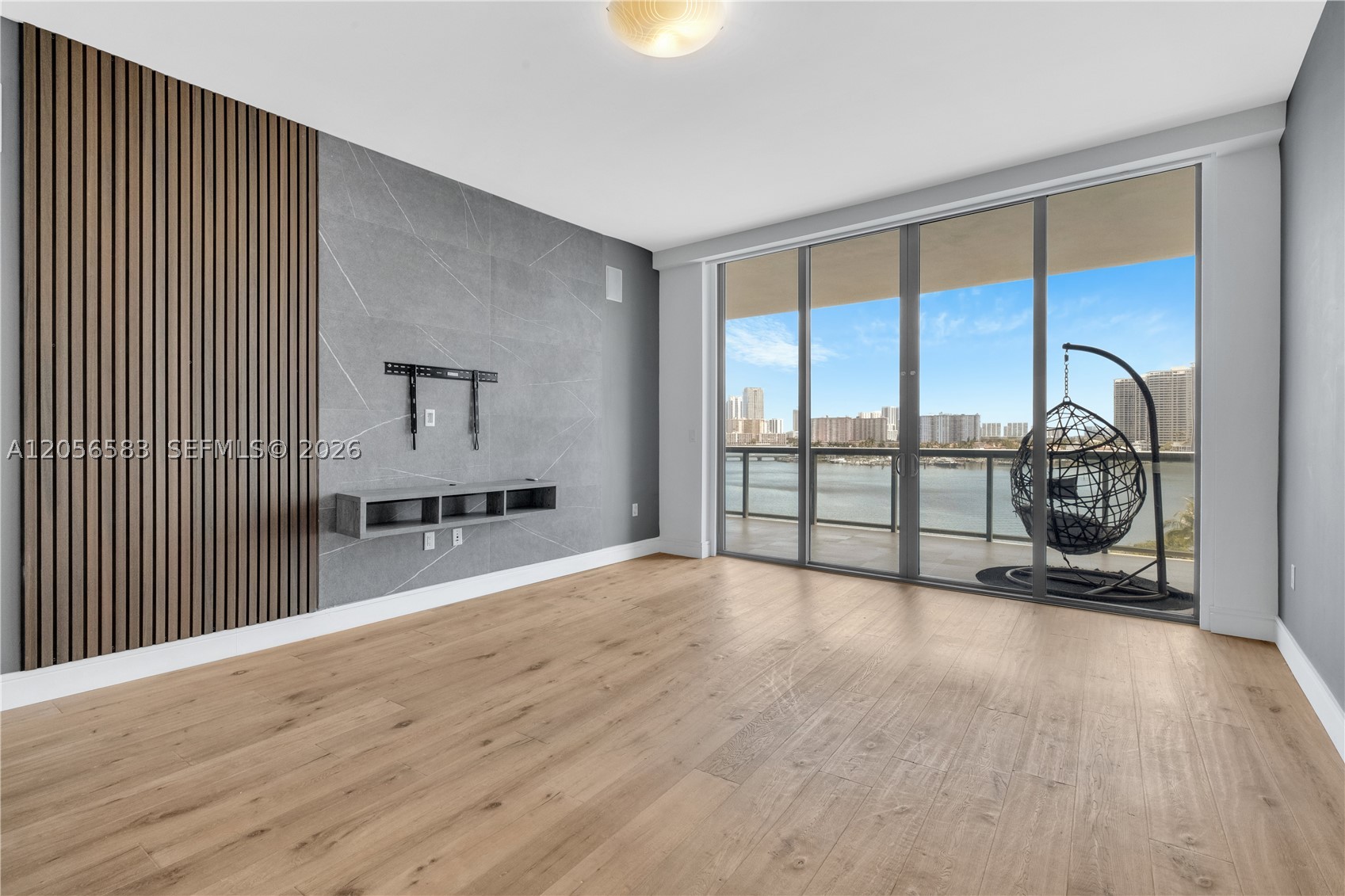 ECHO CONDO AVENTURA - Residential