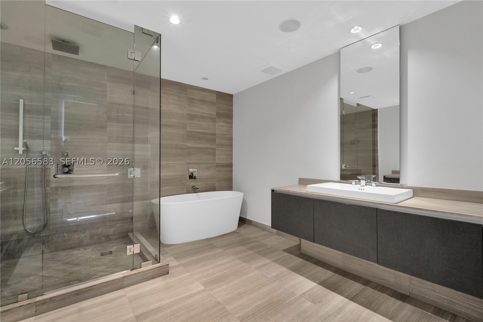 ECHO CONDO AVENTURA - Residential