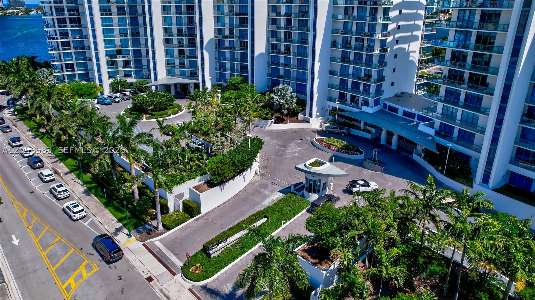 ECHO CONDO AVENTURA - Residential