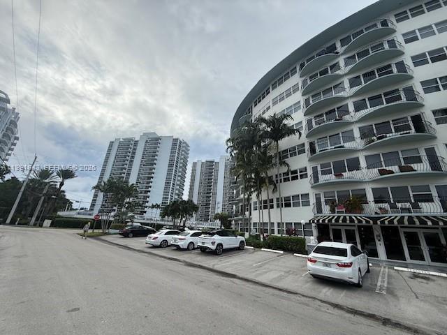 LE CERCLE BY THE BEACH CO - Residential