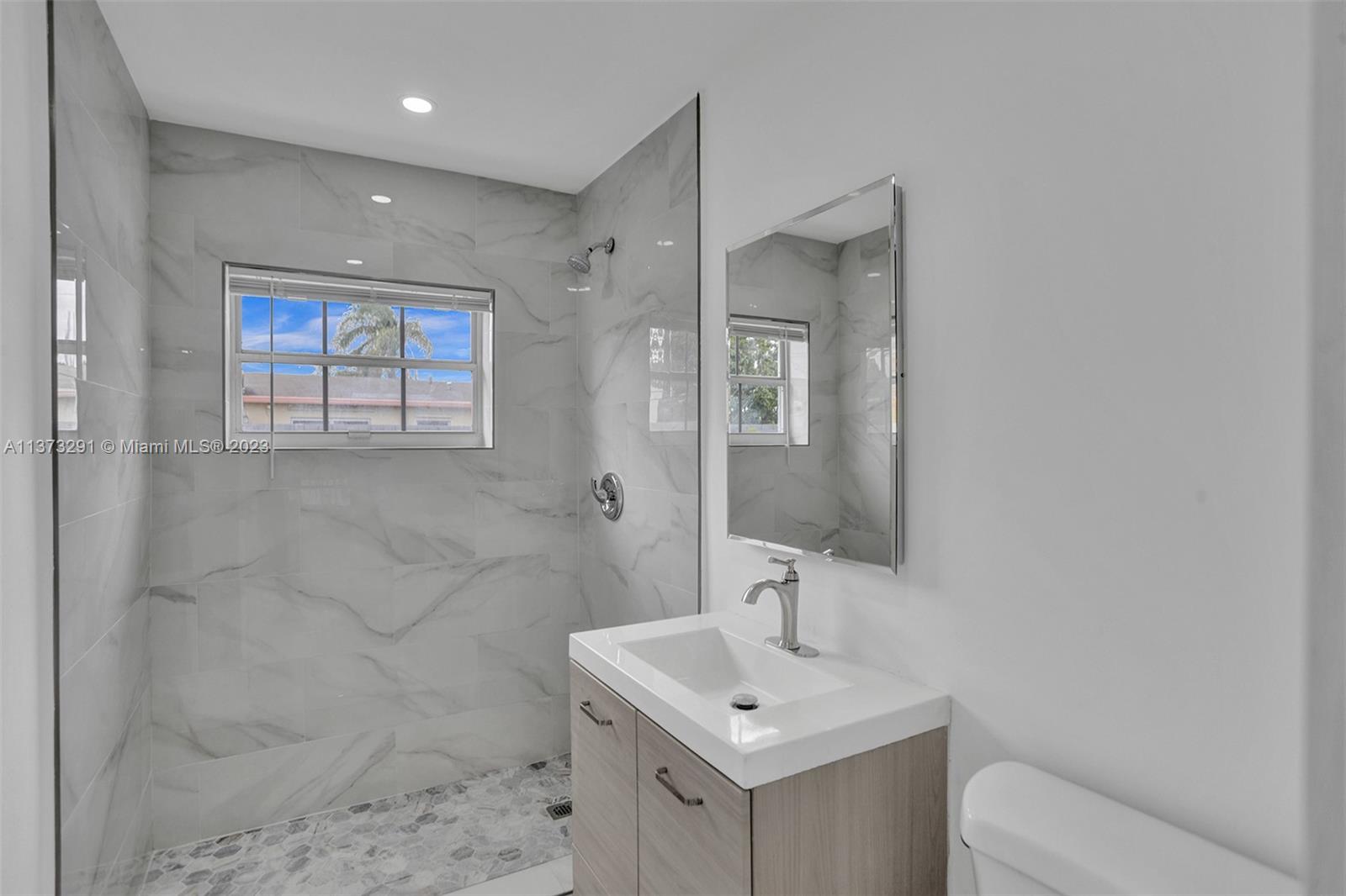 NORTH ANDREWS TERRACE FIR - Residential