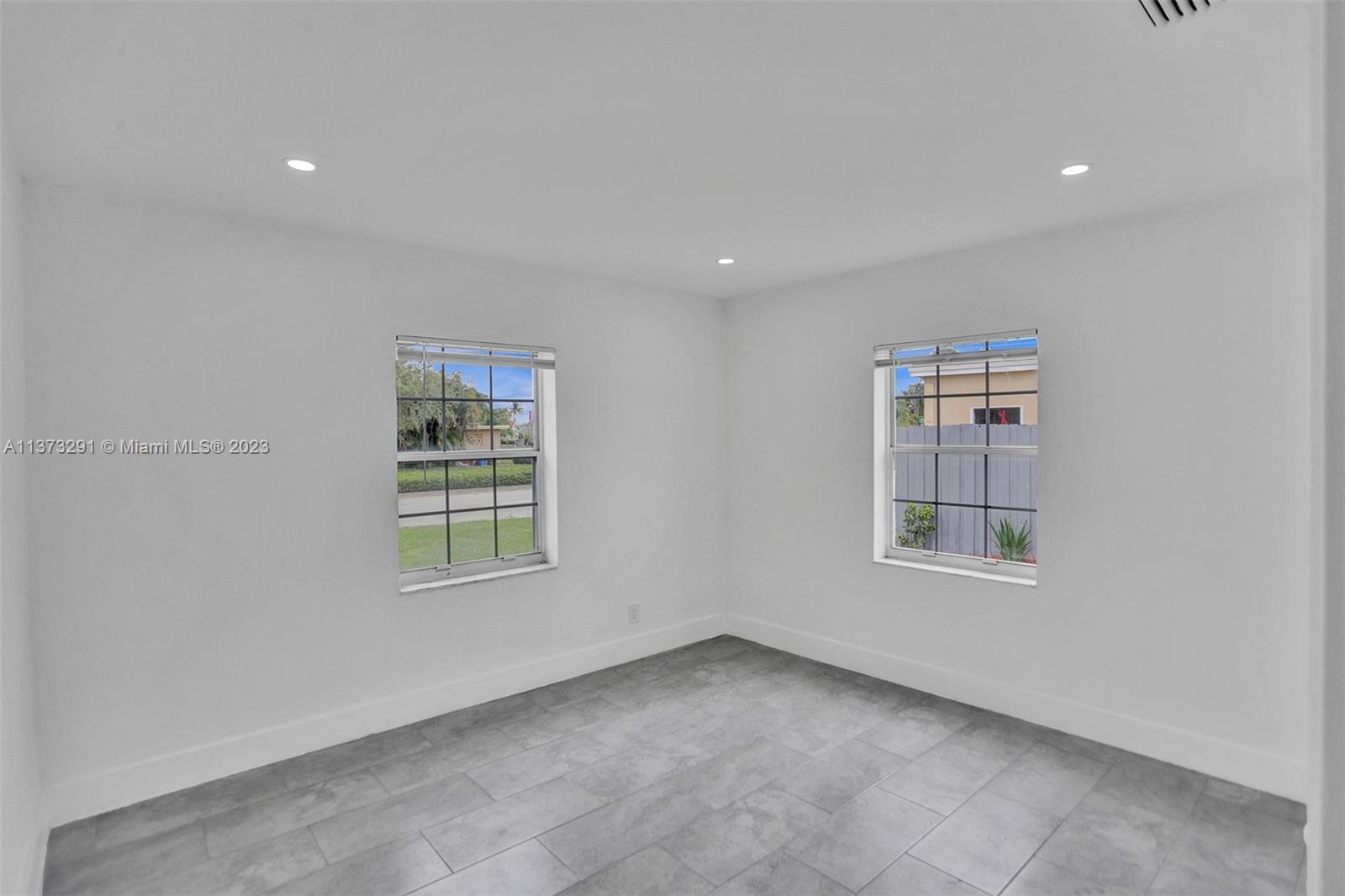 NORTH ANDREWS TERRACE FIR - Residential